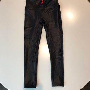 Spans Faux Leather Leggings